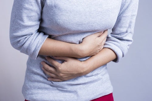 Disturbi digestivi, uno dei sintomi di squilibrio ormonale.