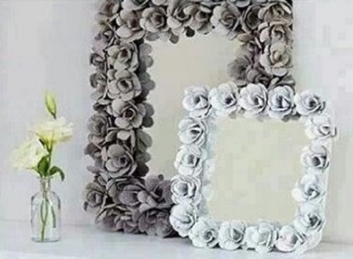 Espejo-decorado-con-flores-de-carton-de-huevos
