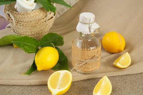 Limpiador casero de limón y vinagre
