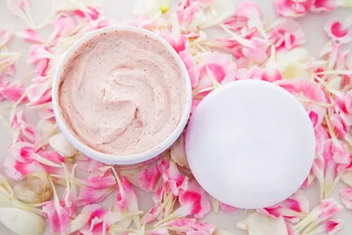 Mascarilla-de-platano-y-petalos-de-rosas