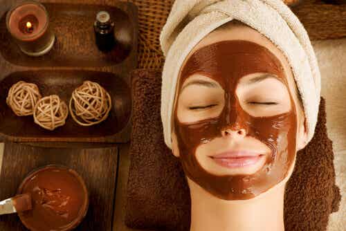 Ansigtsmaske, der udnytter fordelene ved kakao