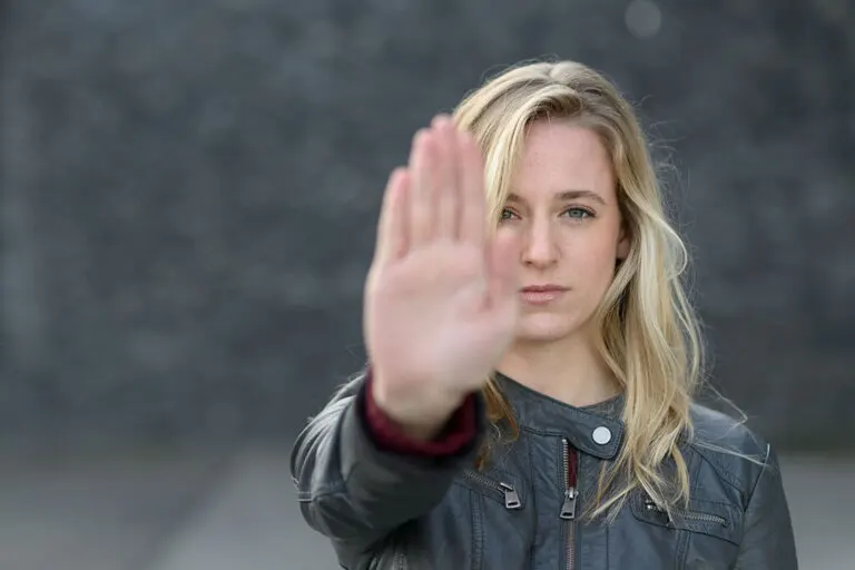 He cambiado: ahora ya me atrevo a decir "basta"