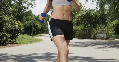 caminar con pesas para combatir el estrés y la ansiedad