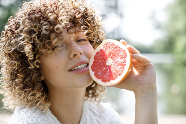 5 razones por las que deberías incluir pomelo en tu desayuno