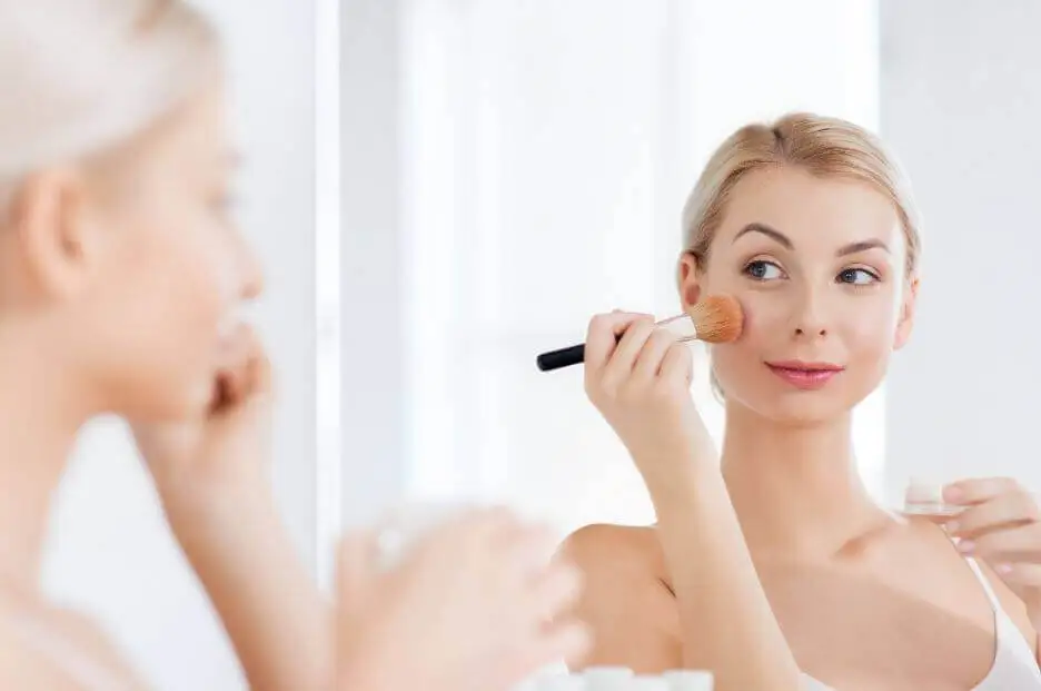 Usar corrector de ojeras