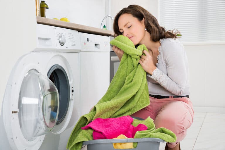 Cómo hacer un suavizante para ropa en 5 sencillos pasos