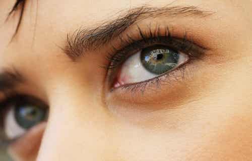 Remedios naturales contra los ojos secos