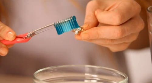 Pasta de dientes para limpiar la plata