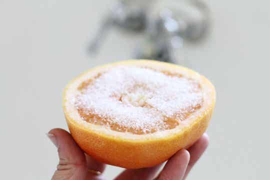 Limpia tu hogar fácilmente con pomelo y sal