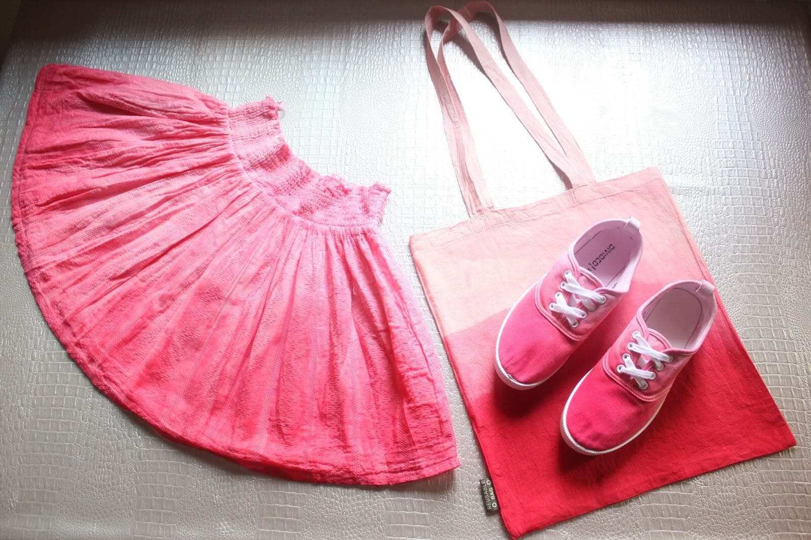 Teñir ropa de un mismo color.