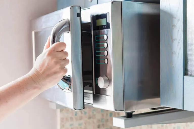 8 interesantes usos del microondas que seguramente no conocías
