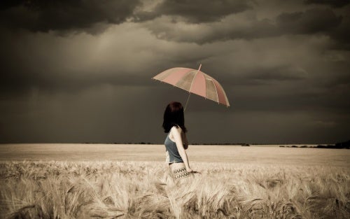 mujer-con-paraguas