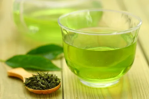 It could be bad to put ice in your green tea