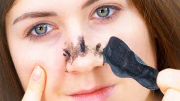 Cómo hacer una tira adhesiva para remover los puntos negros de la nariz
