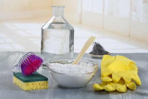 7 trucos eficaces para limpiar la plata en casa