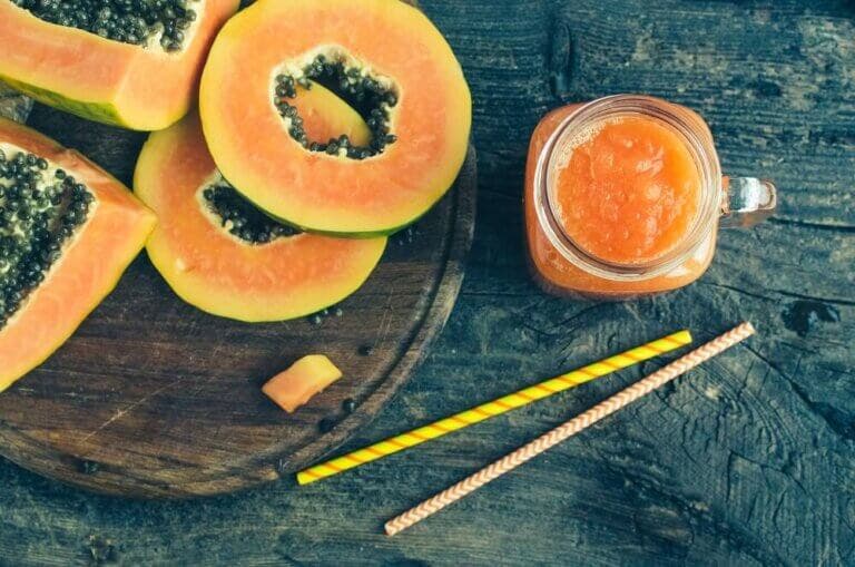 Desinflama tu vientre y limpia el colon con este batido de papaya y avena