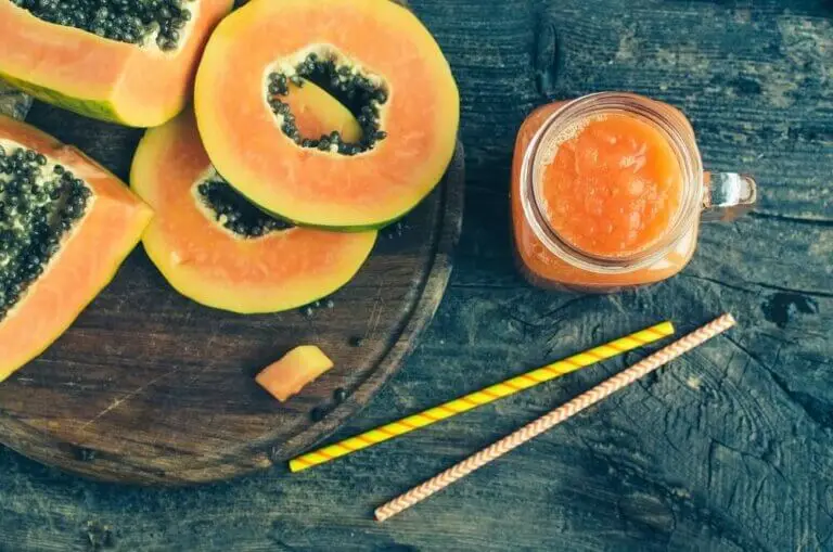 Desinflama tu vientre y limpia el colon con este batido de papaya y avena