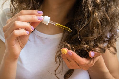 Cómo engrosar el cabello fino con un solo ingrediente natural