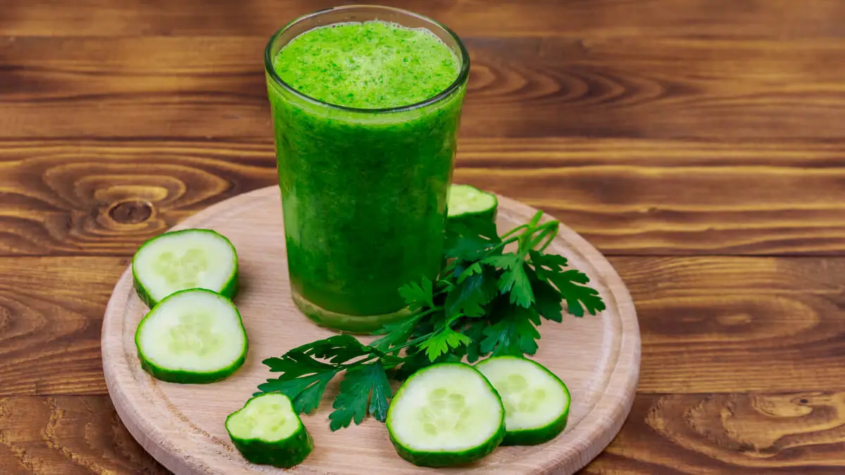 Batido de perejil y pepino para los riñones.