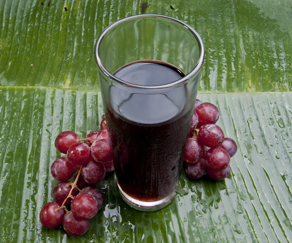 Jugo de uva morada.