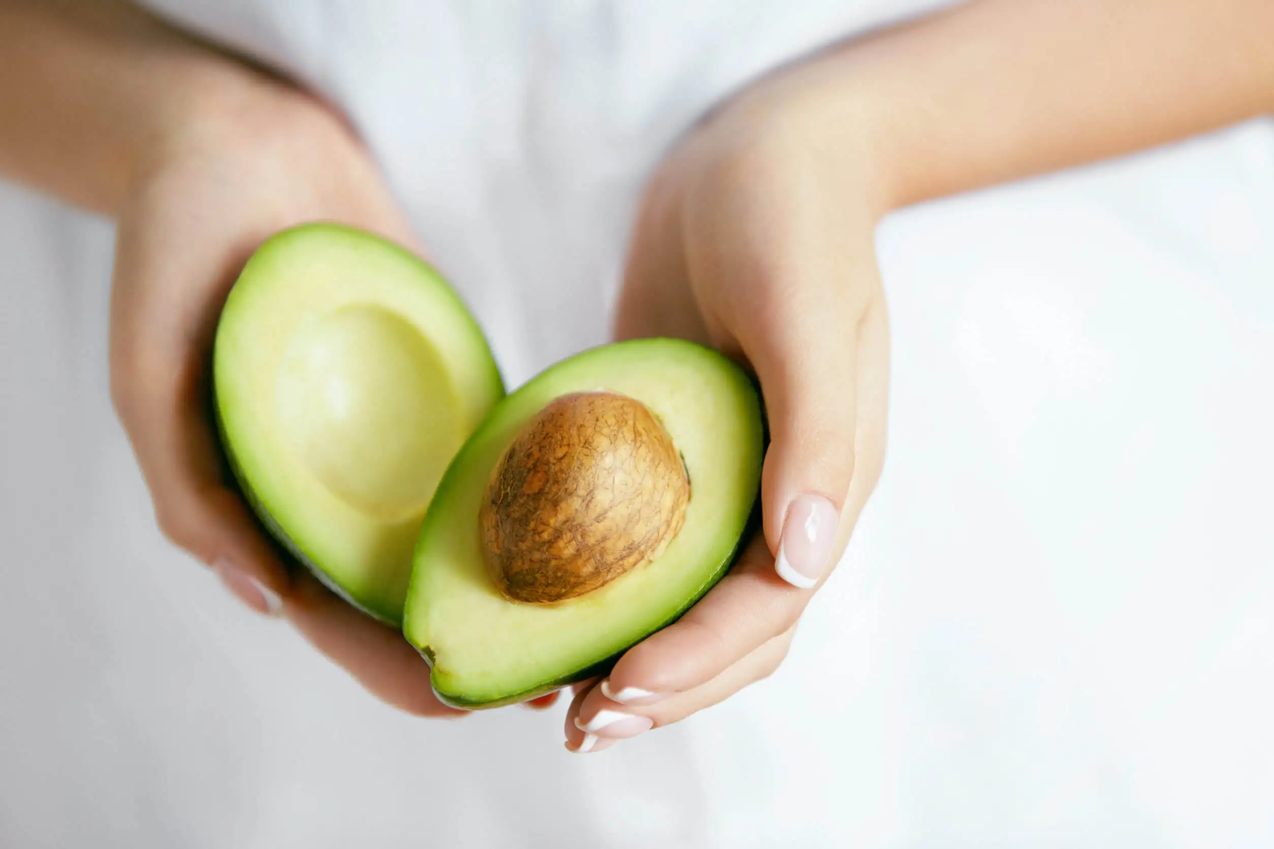 El hueso de aguacate tiene estos 10 beneficios