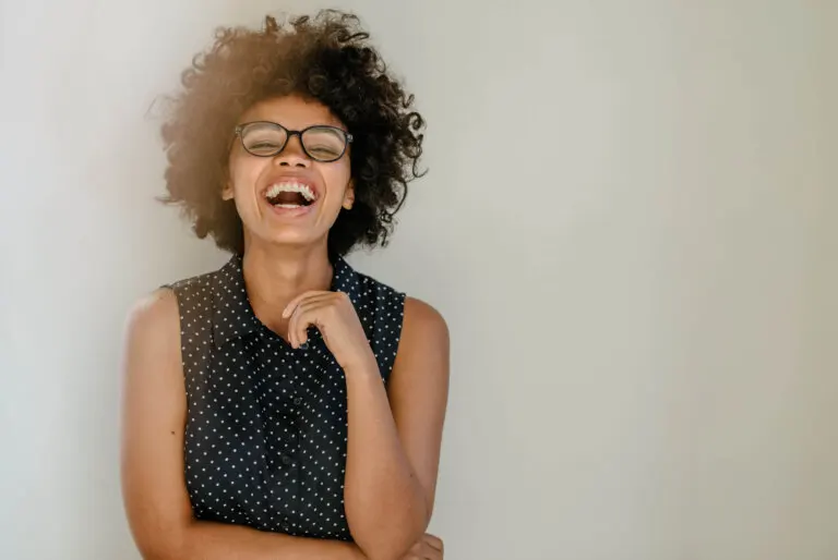 La curva más bonita de una mujer es su sonrisa
