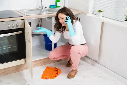 Cómo destapar la cañería del fregadero con ingredientes naturales