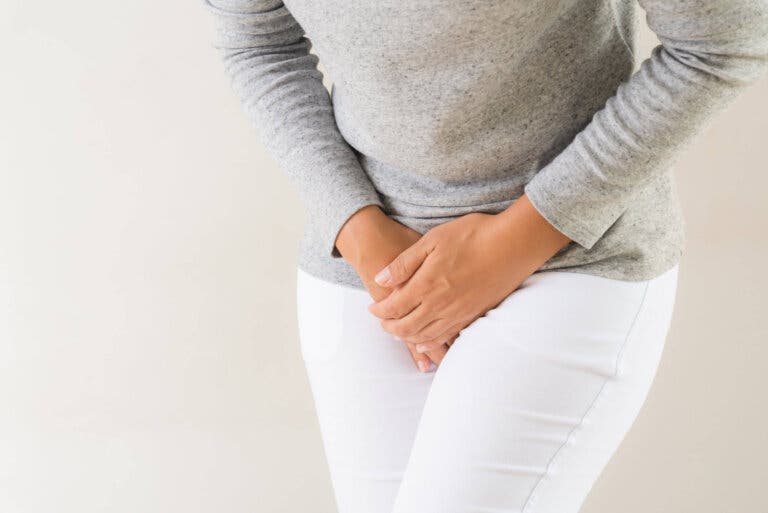¿Qué sucede en tu cuerpo cuando te aguantas las ganas de orinar?