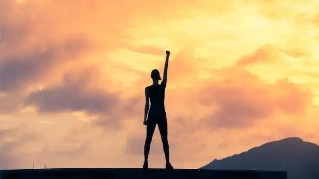 Mujer mano levantado