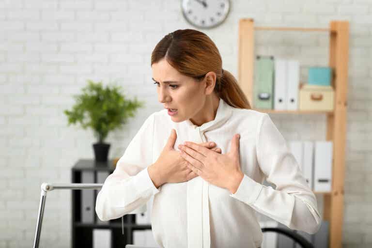 Según un estudio, las migrañas en la mujer se relacionan con enfermedades cardíacas