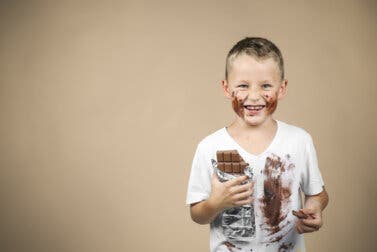 7 simples trucos para quitar manchas de chocolate de tu ropa
