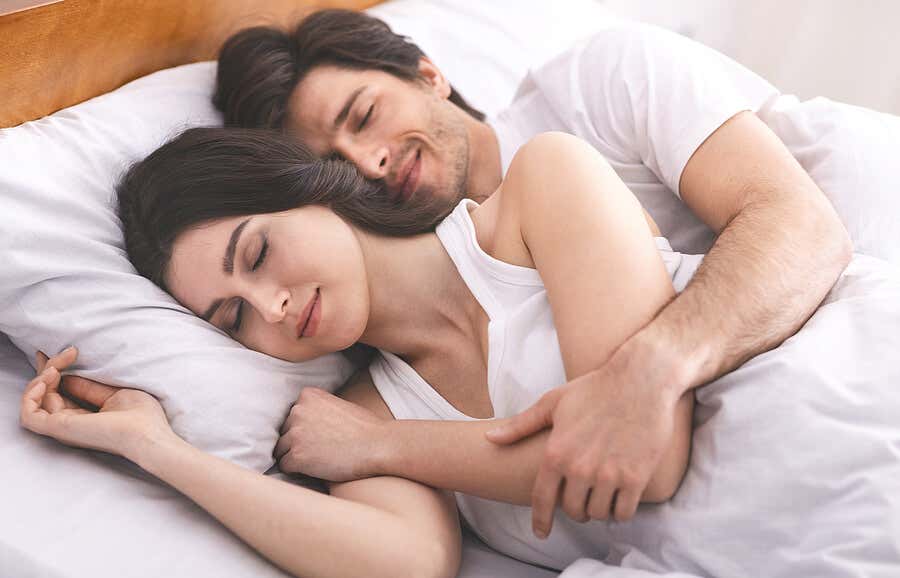 Las 4 mejores posiciones para dormir con tu pareja