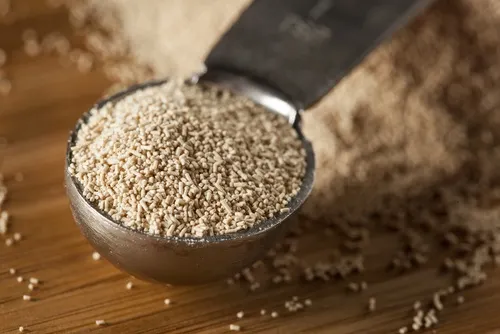 3. Mascarilla de levadura de cerveza y clara de huevo