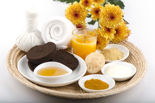 5. Mascarilla de cúrcuma y yogur el dolor estomacal