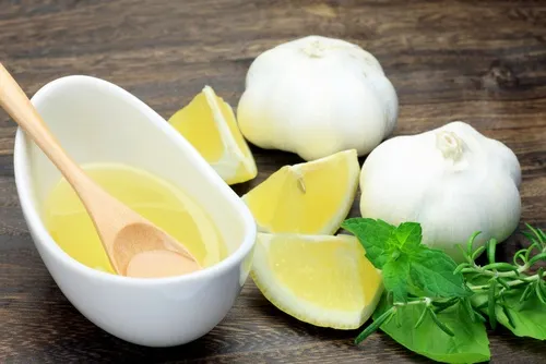 Bebida de ajo y limón