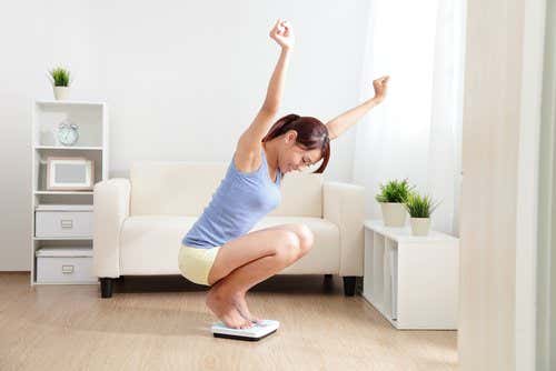 A woman doing exercises in her house.