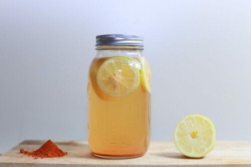 Té de cúrcuma y limón para perder peso