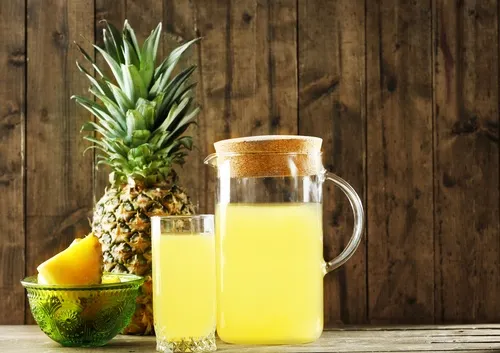 Bebida para bajar de peso y desintoxicar el organismo con piña