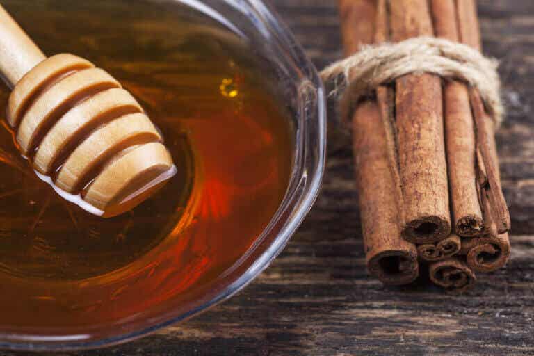 ¿Canela y miel para combatir la artritis?