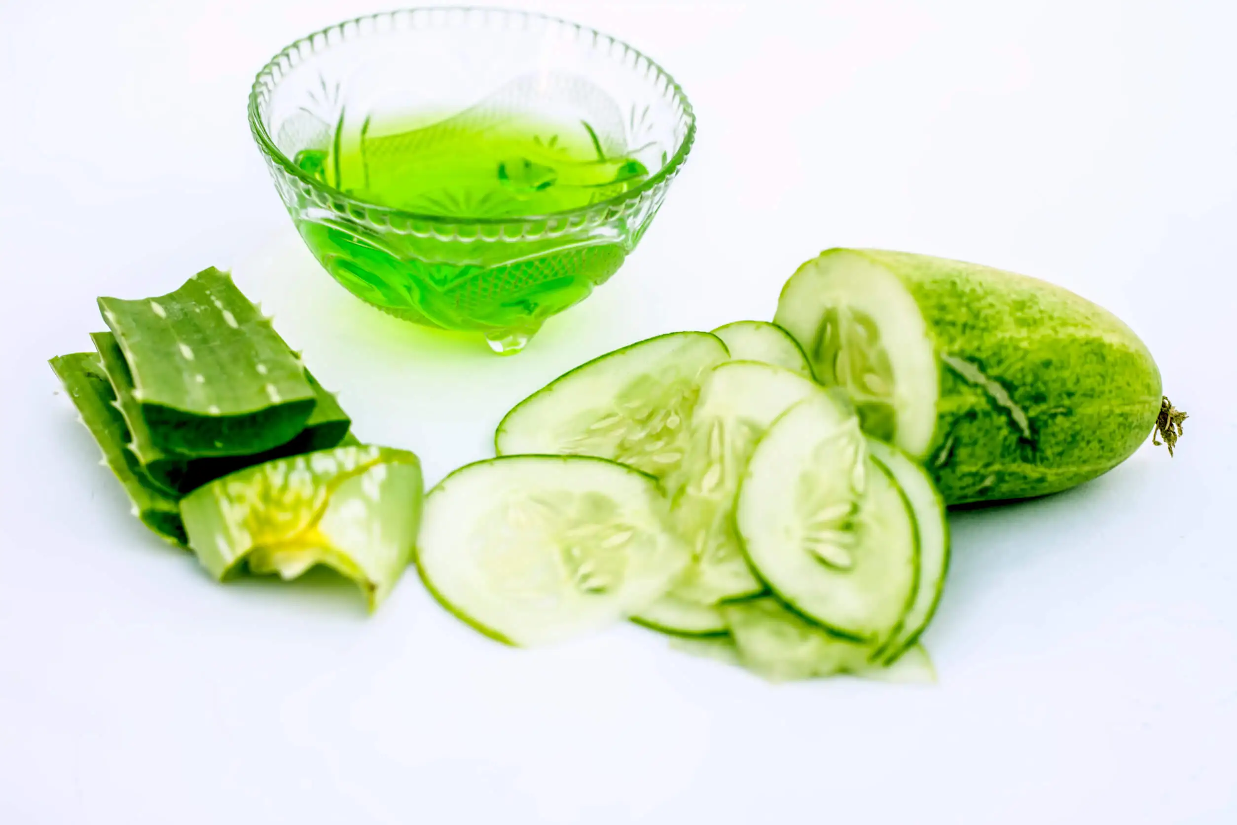 ¿Cuáles son las propiedades del gel refrescante de pepino y aloe vera?