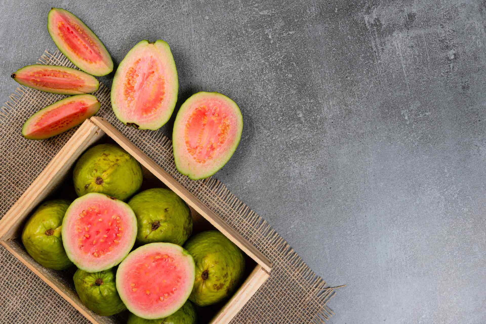 Entre las mejores frutas antioxidantes se incluye a la guayaba.