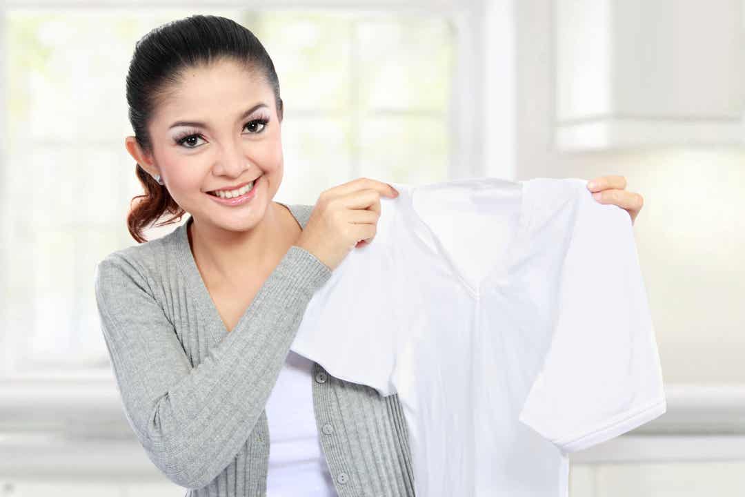 Siga Estas 10 Ideias Para Usar O Limão Na Limpeza Da Casa 7 Roupas brancas branqueadas com limão.