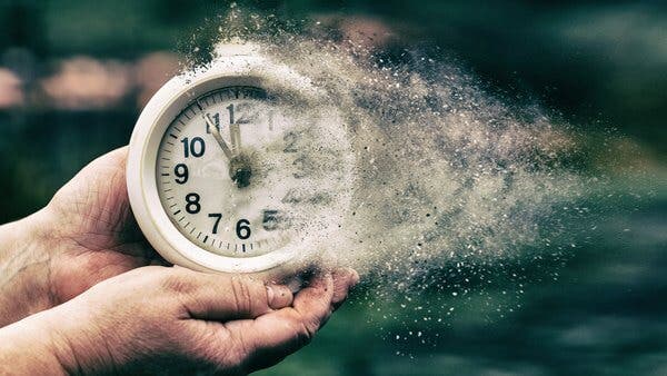 Reloj que se deshace en arena