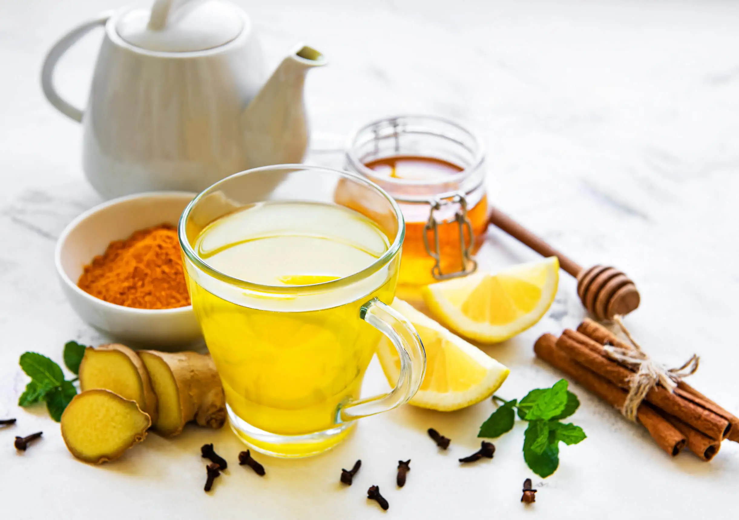 ¿Cómo preparar el remedio de cúrcuma con miel de abejas?