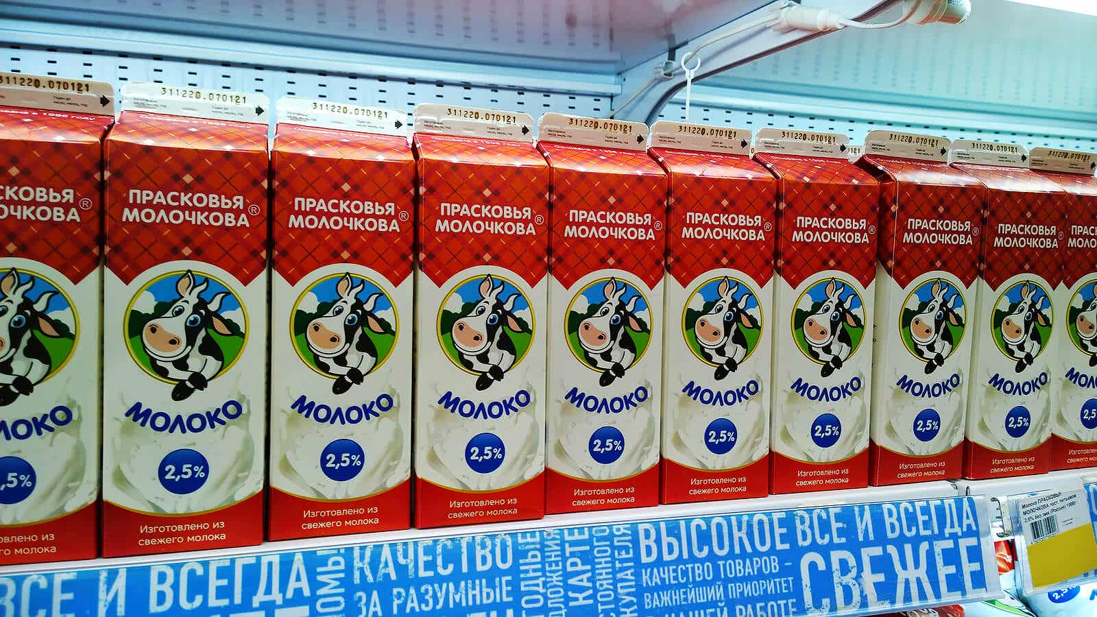 Tetrabriks de leche en  un supermercado deRusia.