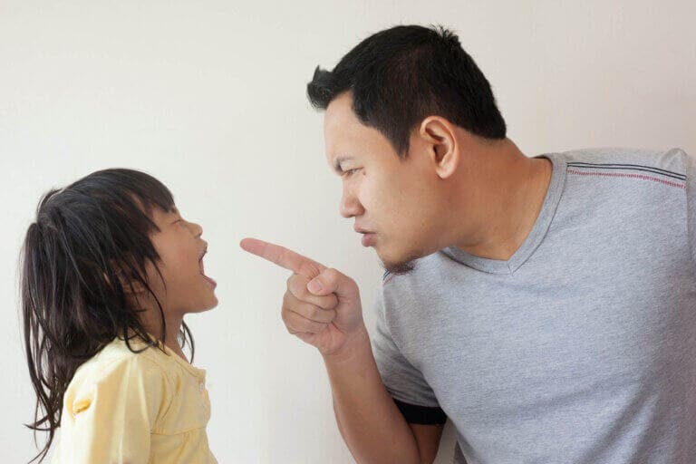 Educa con amor y no en la obediencia basada en el miedo y la severidad