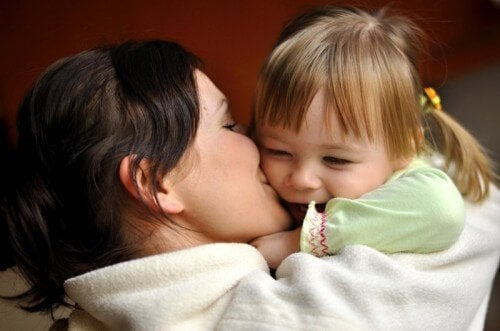 Los abrazos que nos dan nuestros hijos son regalos para el corazón.