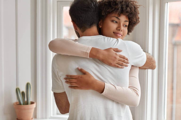 8 comportamientos de las parejas sanas al discutir