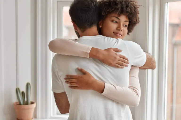 8 comportamientos de las parejas sanas al discutir