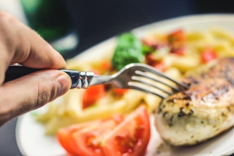¿Cuántas comidas debo hacer al día para perder peso?